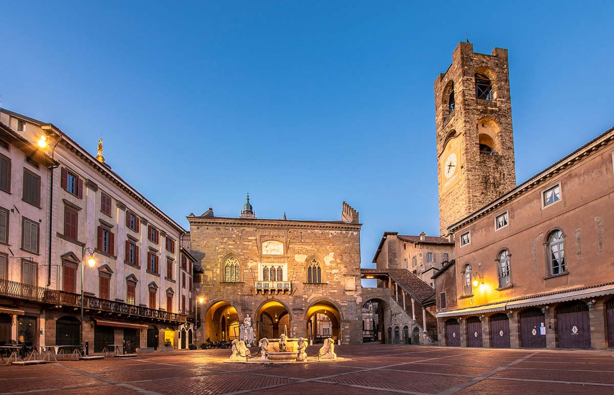 Piazza,Vecchia,Night,View,In,Bergamo,City.