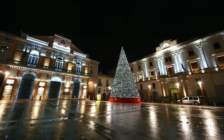 Potenza piazza prefettura a natale