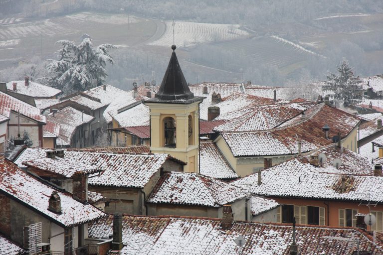 Italian village roofs with snow. (Cocconato near Asti).