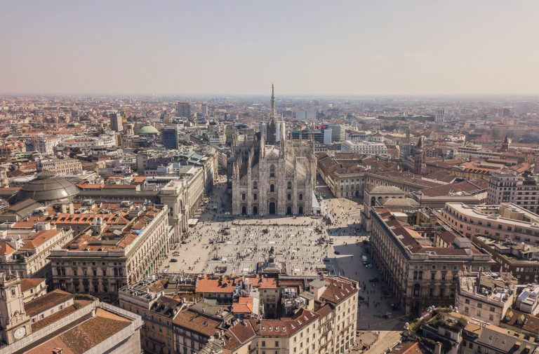 מילאנו, פיאצה דואומו והקתדרלה המרשימה, פאר האדריכלות הגותית