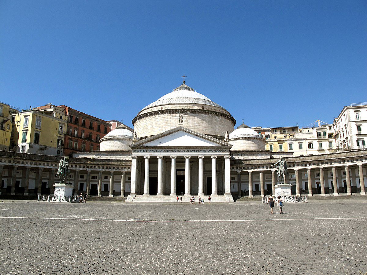 Napoli Piazza_Plebiscito_-_panoramio