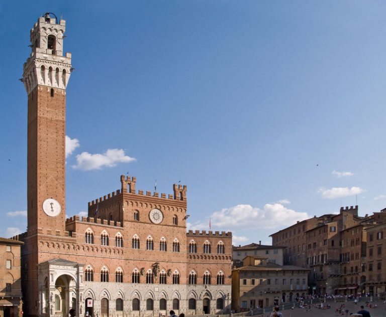 Toscana 800px-03_Palazzo_Pubblico_Torre_del_Mangia_Siena