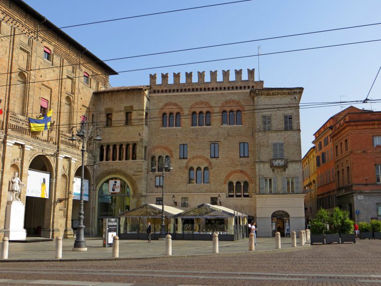 Palazzo_del_Podestà_(Parma)_-_facciata_2019-06-07