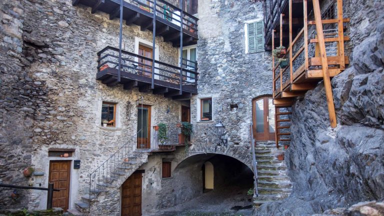 Via Scarpatetti www.visitasondrio.it