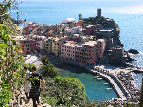 vernazza_harbour_view_480