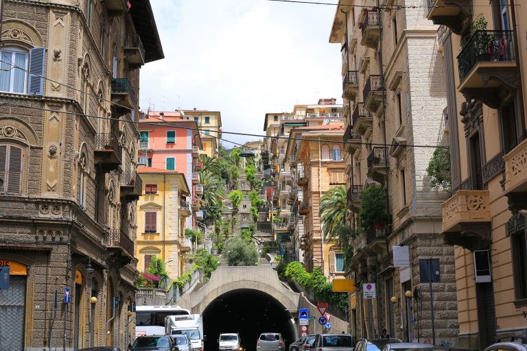 Le scalinate del centro La Spezia shutterstock_687501286
