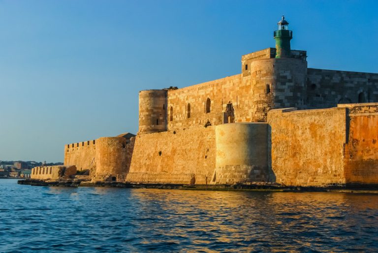 Sicilia Siracusa castello Maniace shutterstock_382216672 (1)