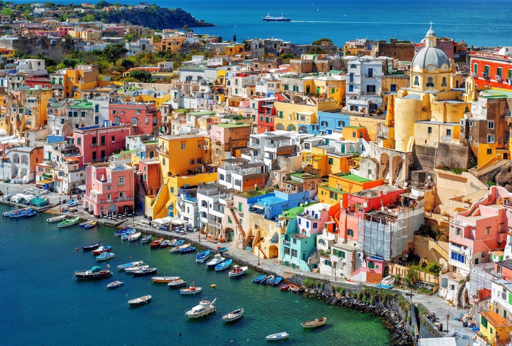 סולו איטליה Colorful,Traditional,Houses,In,The,Old,Town,Port,Of,Procida