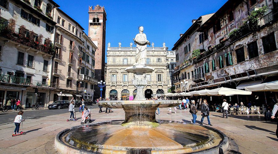 piazza-delle-erbe-la