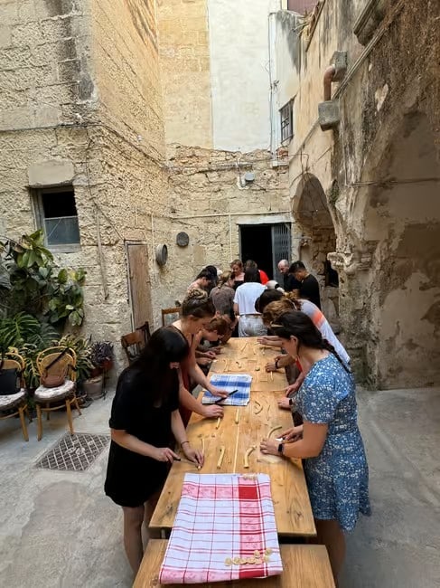 Lecce Pasta Making Class in 1400s-Era Courtyard with Wine