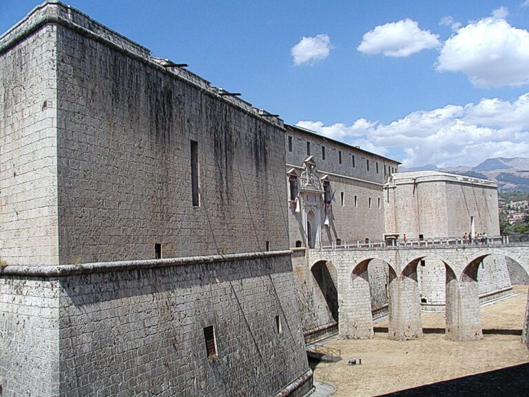 Aquila_Forte_Spagnolo_2007_by-RaBoe-5.jpg