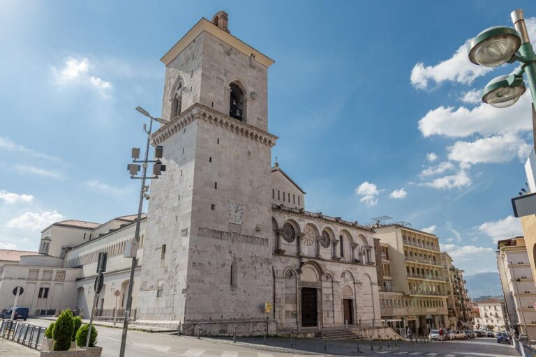 Campania-Benevento-Cattedrale-shutterstock_1375459742.jpg