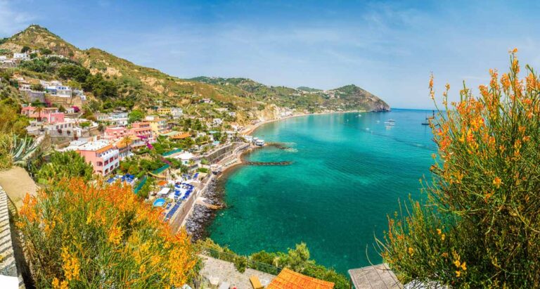 Campania-Ischia-Lido-maronti-shutterstock_1442820191.jpg