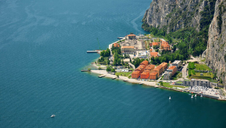 Campione-del-Garda-shutterstock_1920935300.jpg