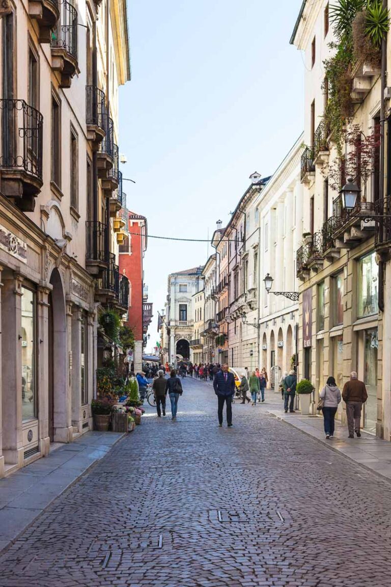 Corso-Andrea-Palladio-shutterstock_625656701.jpg