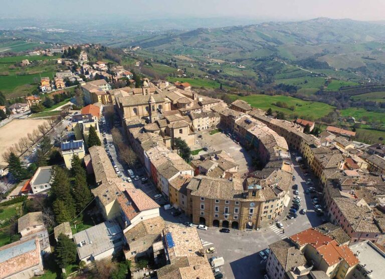Cupramontana-marche-shutterstock_518585986.jpg