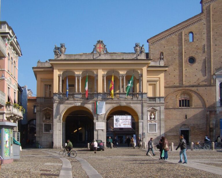 Lodi_pal_Broletto_facciata.jpg
