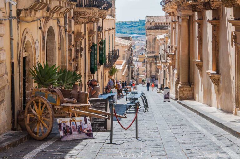 Sicilia-Noto-shutterstock_363405320.jpg