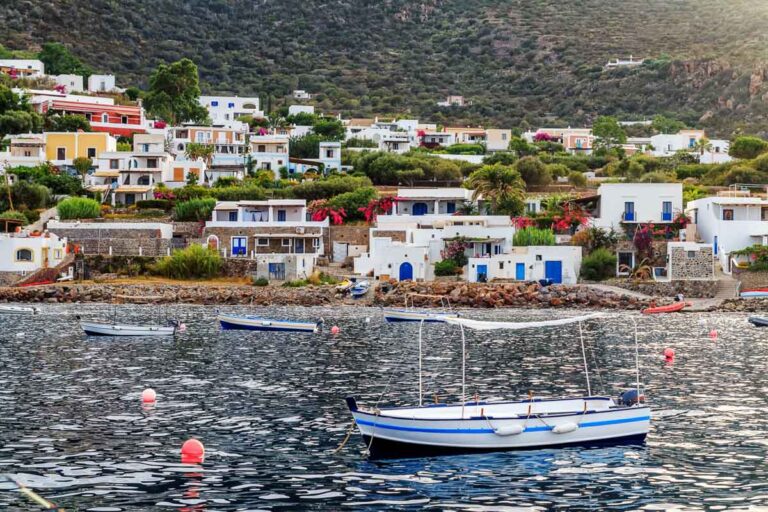 Sicilia-panarea-shutterstock_684024418.jpg