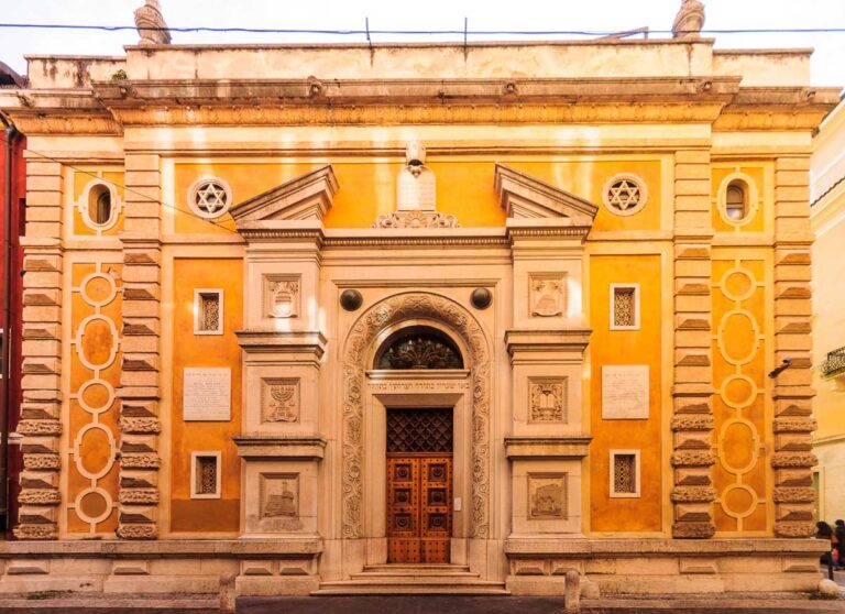 Sinagoga-di-Verona-shutterstock_255034300.jpg