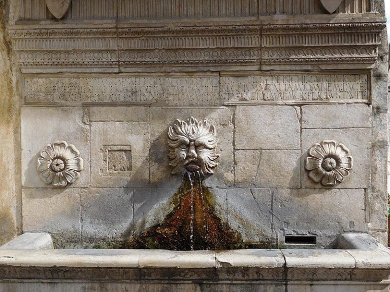 Sulmona-Fontana_del_Vecchio_Sulmona_02.jpg