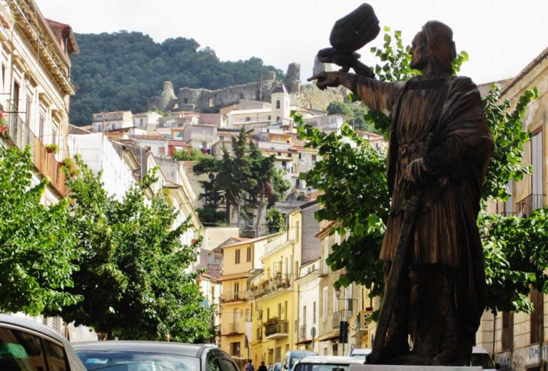 calabria-lamezia-Statua-di-Federico-2-lamezia-005.jpg
