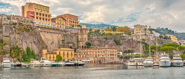 campania-Sorrento-Marina-PICCOLA-shutterstock_378053476.jpg