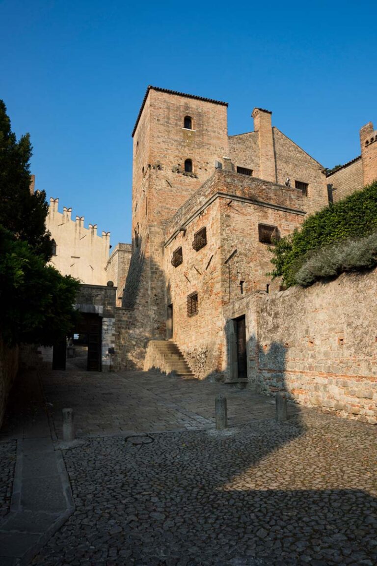 castello-cini-monselice-shutterstock_1211552740.jpg